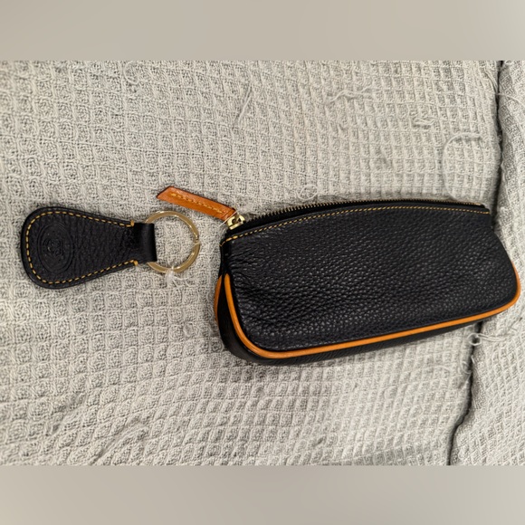 Dooney&Burke Small black leather wristlet with a Tan trim - Picture 4 of 5